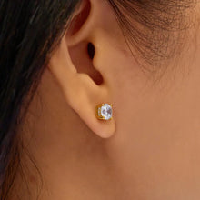 Cargar imagen en el visor de la galería, Gold Just You Solitaire Stud Earrings