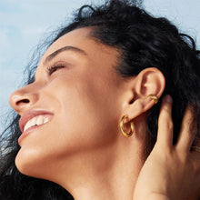Charger l'image dans la galerie, Gold Classic Tube Medium Huggie Hoop Earrings