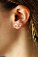 Load image into Gallery viewer, Gold Hammered Infinity Earrings
