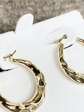 Load image into Gallery viewer, 14 K Yellow Gold Hoop Earrings