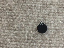 Laden Sie das Bild in den Galerie-Viewer, Silver Paw Print Charm