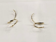 Load image into Gallery viewer, Gold Wire Weave Climber Earring