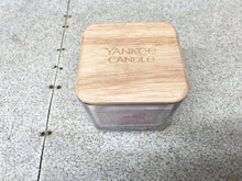 Load image into Gallery viewer, Bright Pomelo &amp; Amber Yankee Candle