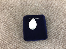 Charger l'image dans la galerie, Saint Theresa Sterling Silver Medal With 18 Inch Chain Religious