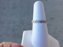 Cargar imagen en el visor de la galería, White Gold Diamond Liana Ring
