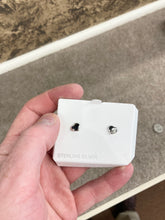 Load image into Gallery viewer, Silver Heart Earring