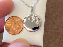 Cargar imagen en el visor de la galería, Silver Diamond Locket With Chain