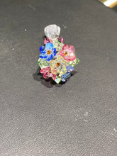 Load image into Gallery viewer, Friendship Bouquet Crystal Figurine