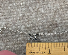 Cargar imagen en el visor de la galería, Silver Hugs And Kiss Diamond Necklace