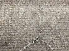 Cargar imagen en el visor de la galería, Silver Hugs And Kiss Diamond Necklace