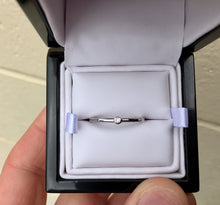 Laden Sie das Bild in den Galerie-Viewer, Silver Diamond Stackable Ring