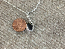 Cargar imagen en el visor de la galería, Silver Locket Oval With 18 Inch Rope Chain Engravable